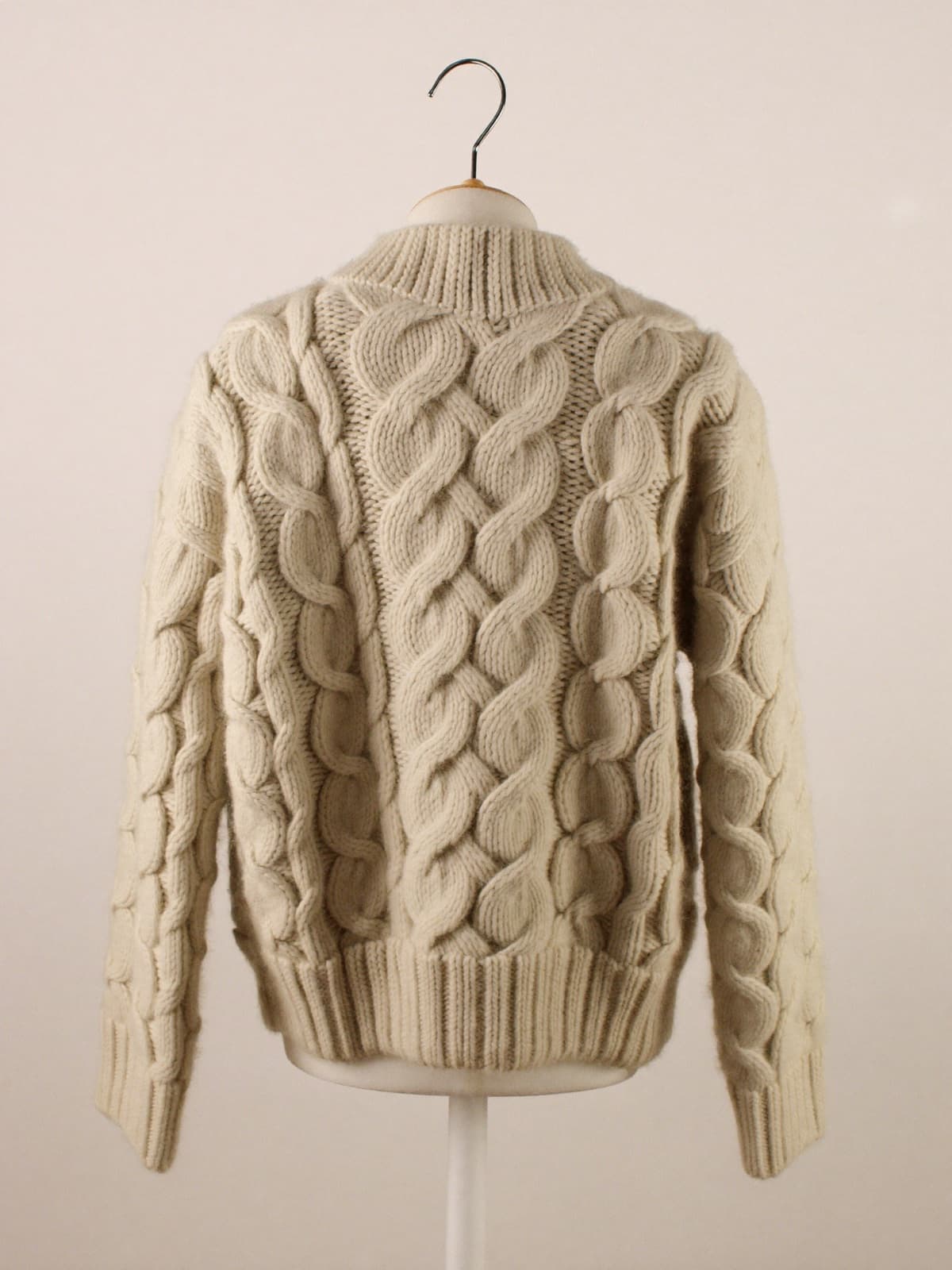 Cable-knit jumper, image 3