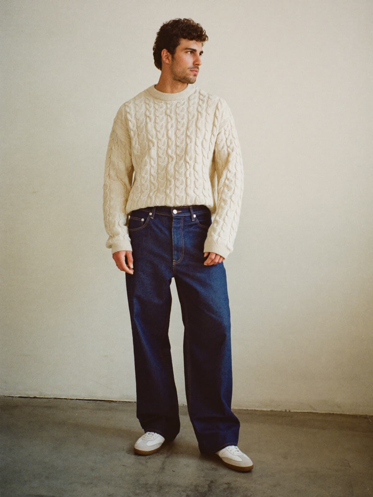 Loose-fit jeans