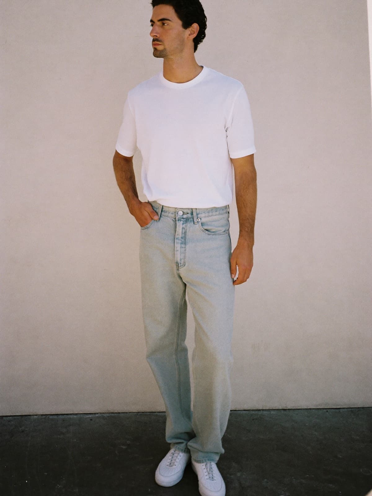 Loose-fit jeans